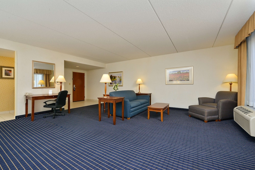 Hampton Inn Farmville VA - photo 17