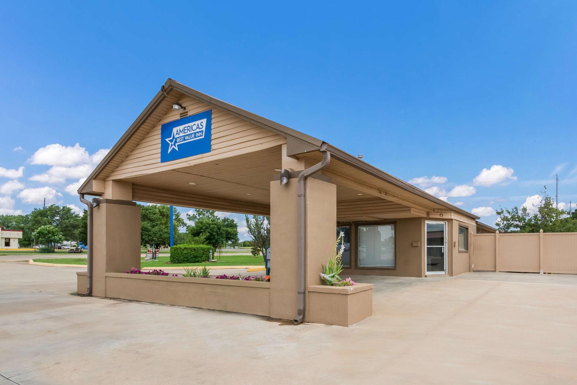 Americas Best Value Inn Woodward at 8th St — hotel in Woodward