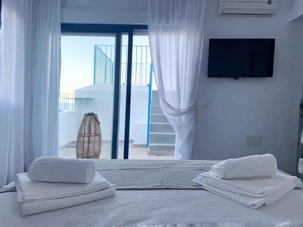 Alojamientos 4nudos — 4-Star Luxury Hotel in San Jose, Spain
