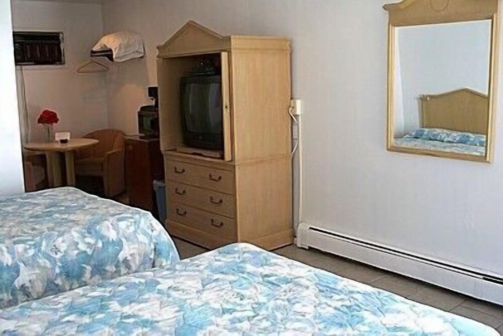 Aquarius Arms Motel - photo 14