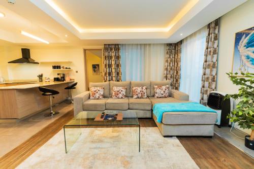 Capital M by BednBeyond Executive Serviced Apartment with Pool