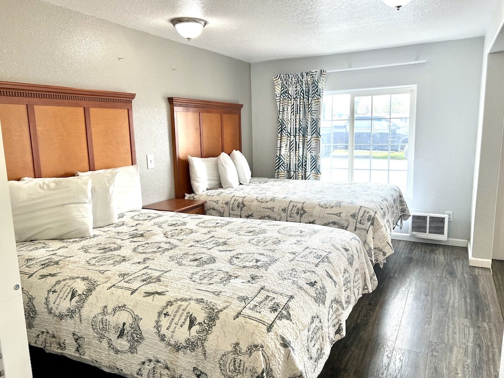 Royal Gateway Motel By OYO - photo 36