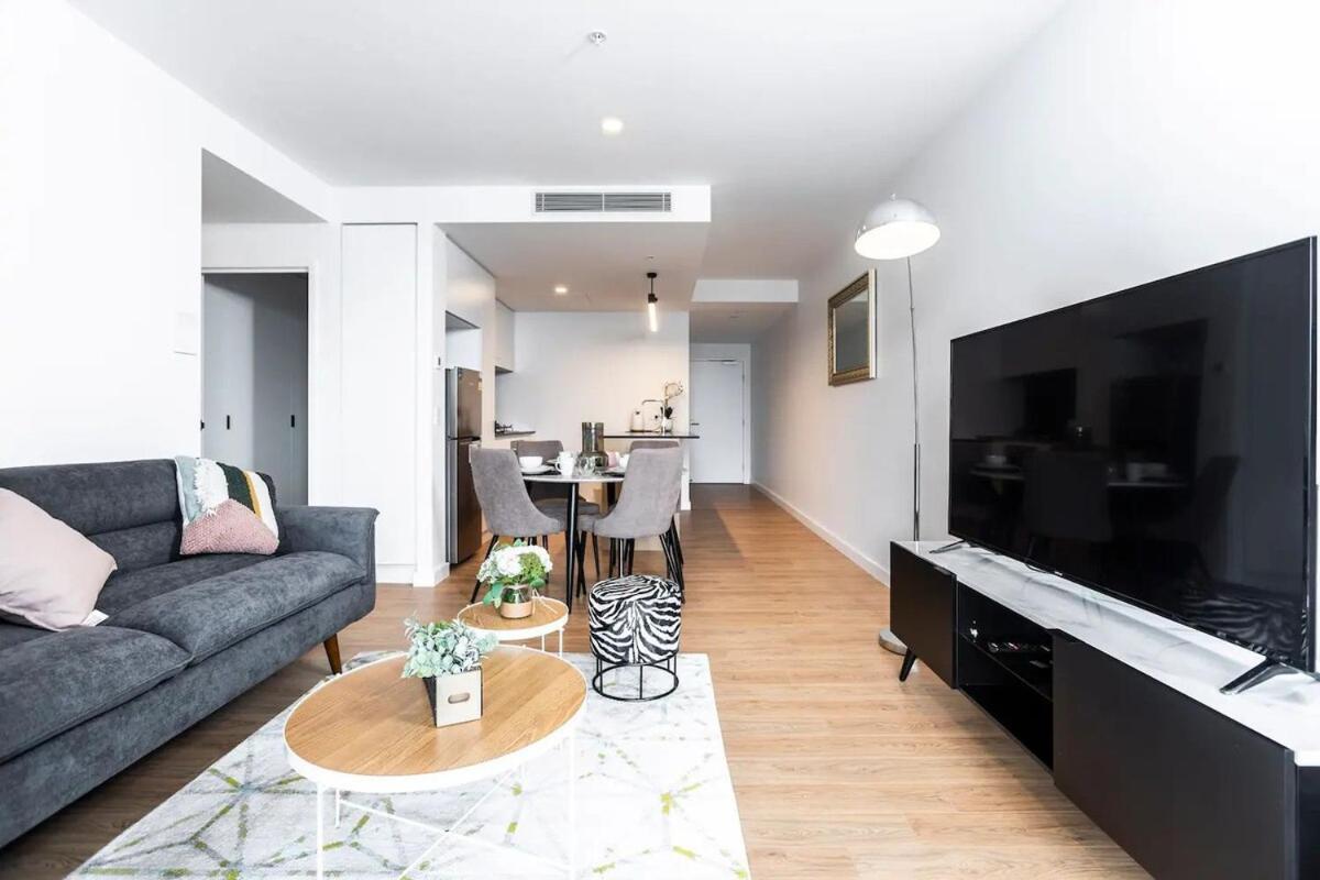 CBD 3B2B Suite near everything with Parking and Balcony — 4-Star Luxury Hotel in Brisbane, Australia