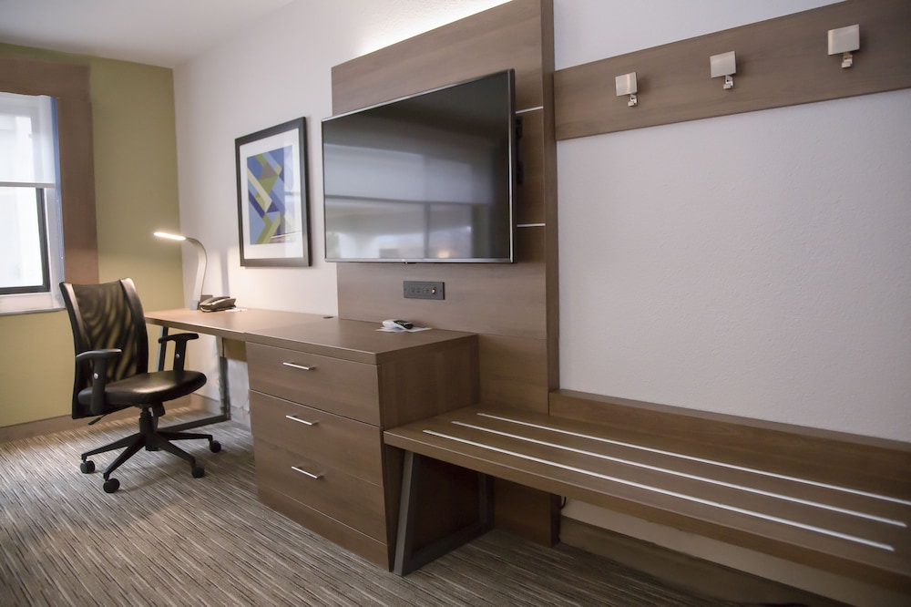 Holiday Inn Express & Suites Colorado Springs North by IHG - photo 5