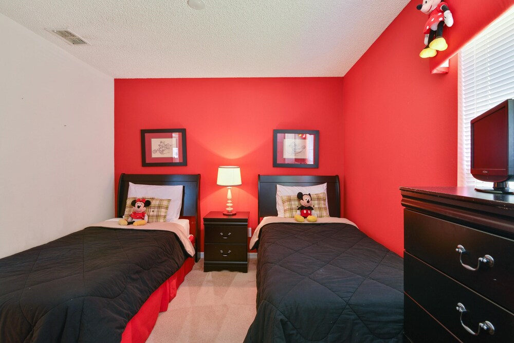 Shooting Star Family friendly 4 bed pool home on Emerald Island Resort close to Disney World - photo 4