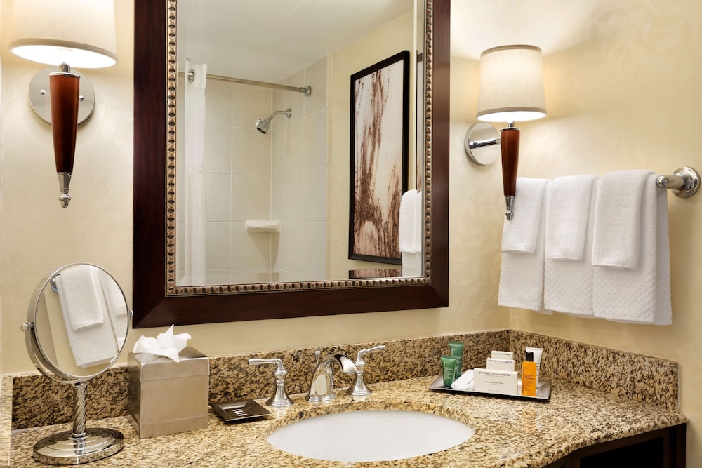 Hilton East Brunswick Hotel & Executive Meeting Center - photo 19