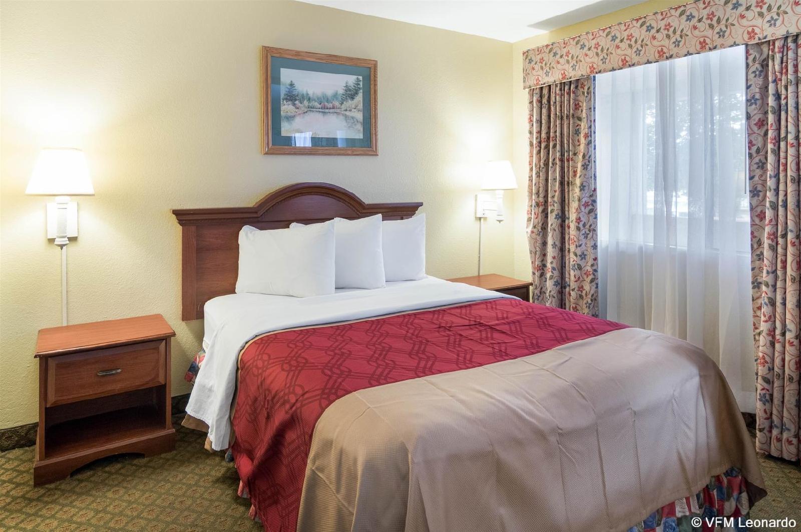 Econo Lodge Inn And Suites Arlington - photo 6