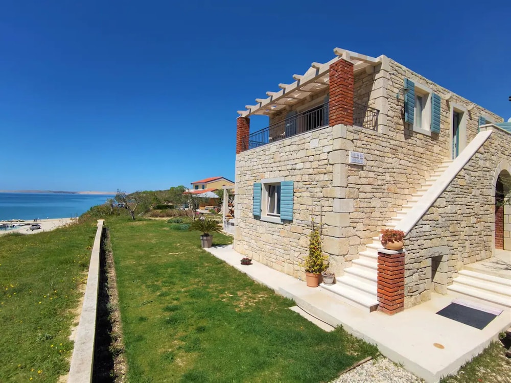 Apartments Balatura — 4-Star Luxury Hotel in Razanac, Croatia