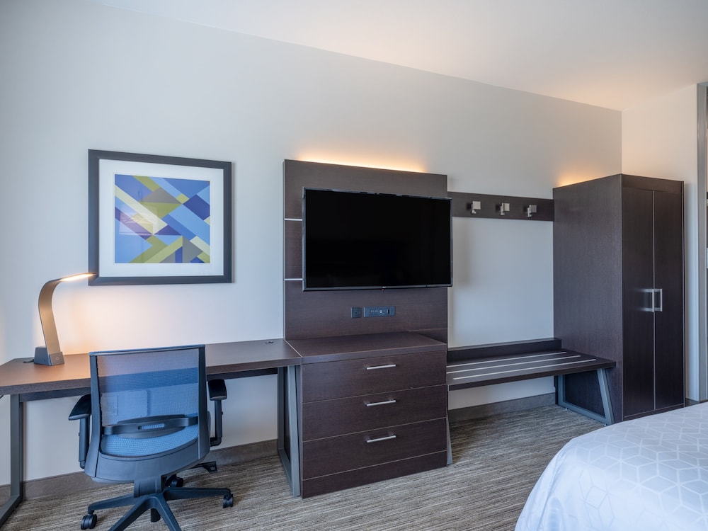 Holiday Inn Express & Suites Watertown by IHG - photo 24