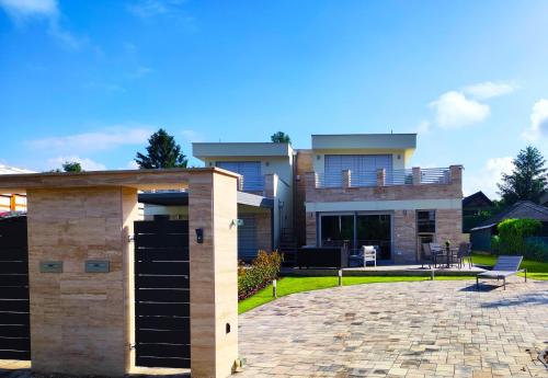 Balatonkenese Sunshine Villa — 4-Star Luxury Hotel in Balatonkenese, Hungary