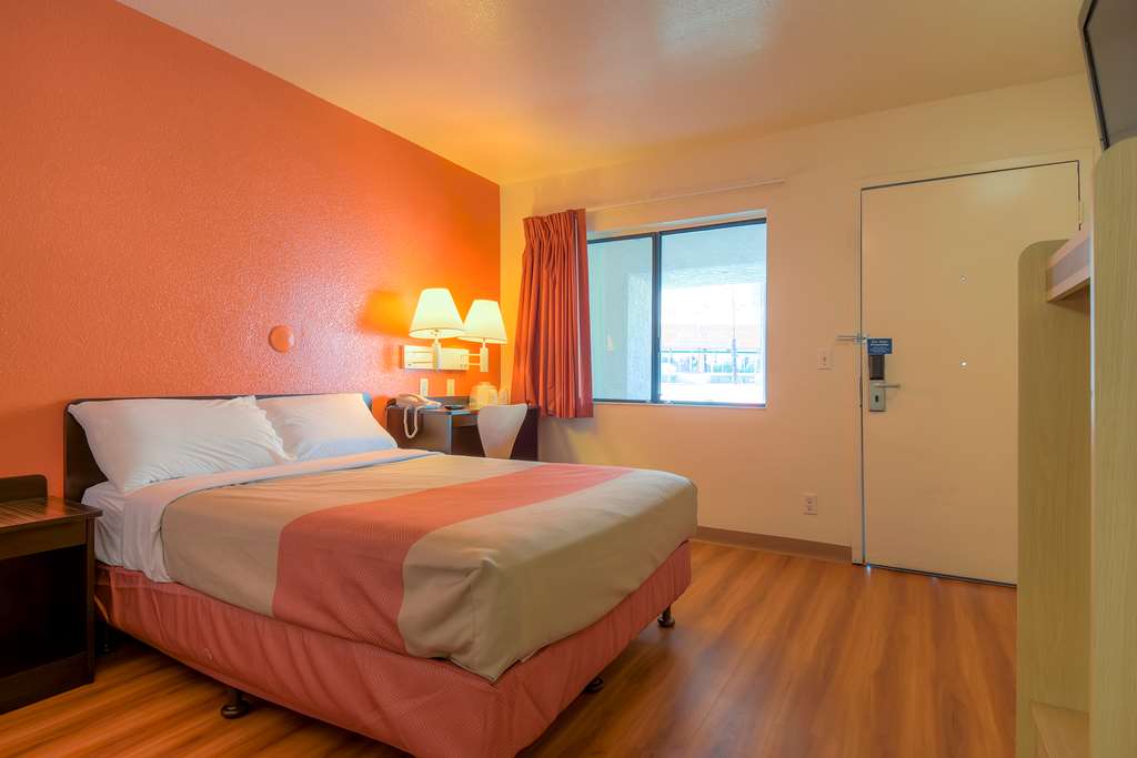 Motel 6 Palm Springs CA Downtown - photo 10
