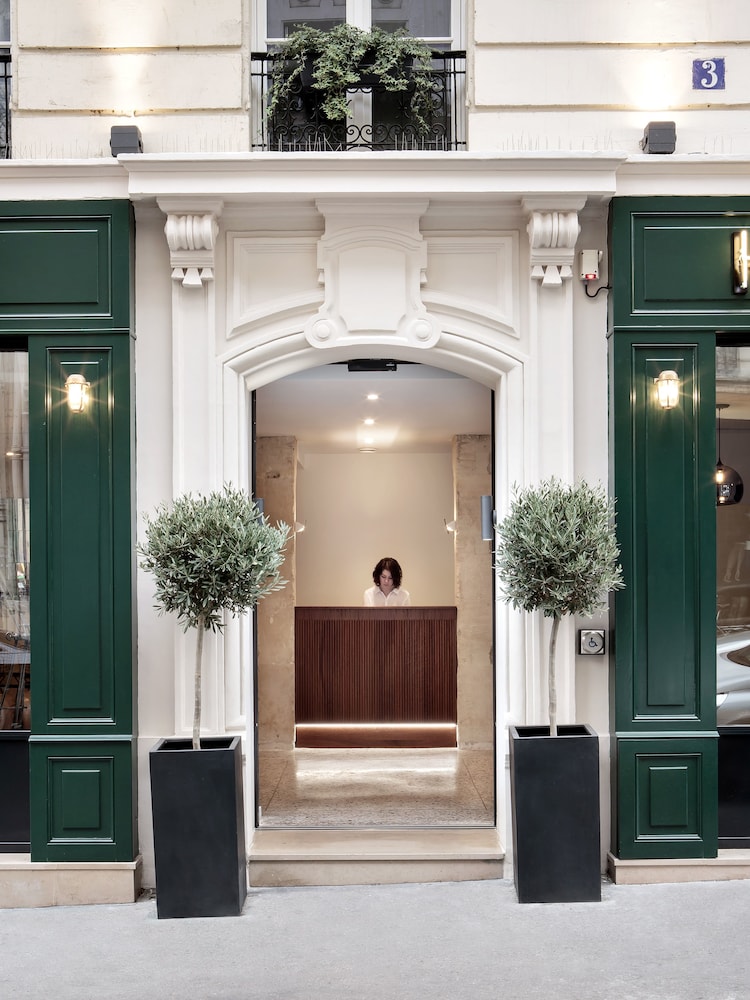 New Hotel le Voltaire — 4-Star Luxury Hotel in Paris, France