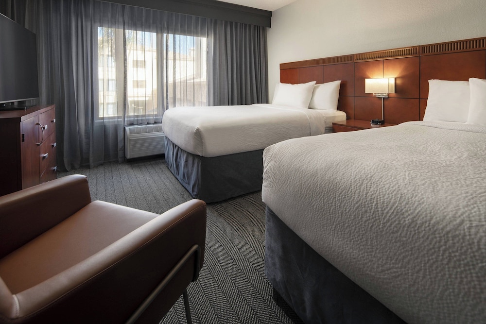 Courtyard By Marriott Palm Springs - photo 12