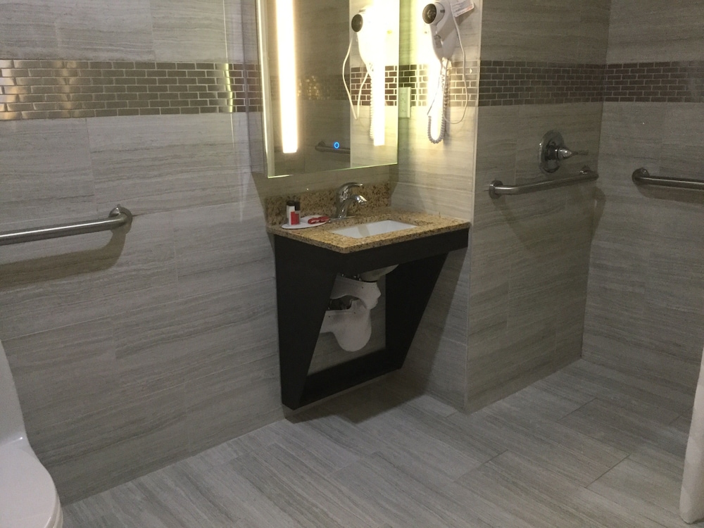 Ramada by Wyndham Bronx Terminal - photo 18