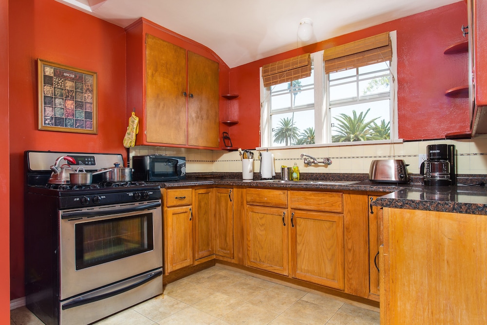 Hollywood Hills Suites - photo 43