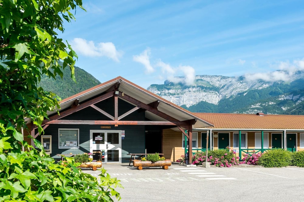 Fasthôtel Thônes - carbon neutral hotel in Thones