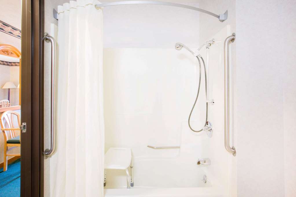 Super 8 El Paso Il - photo 5