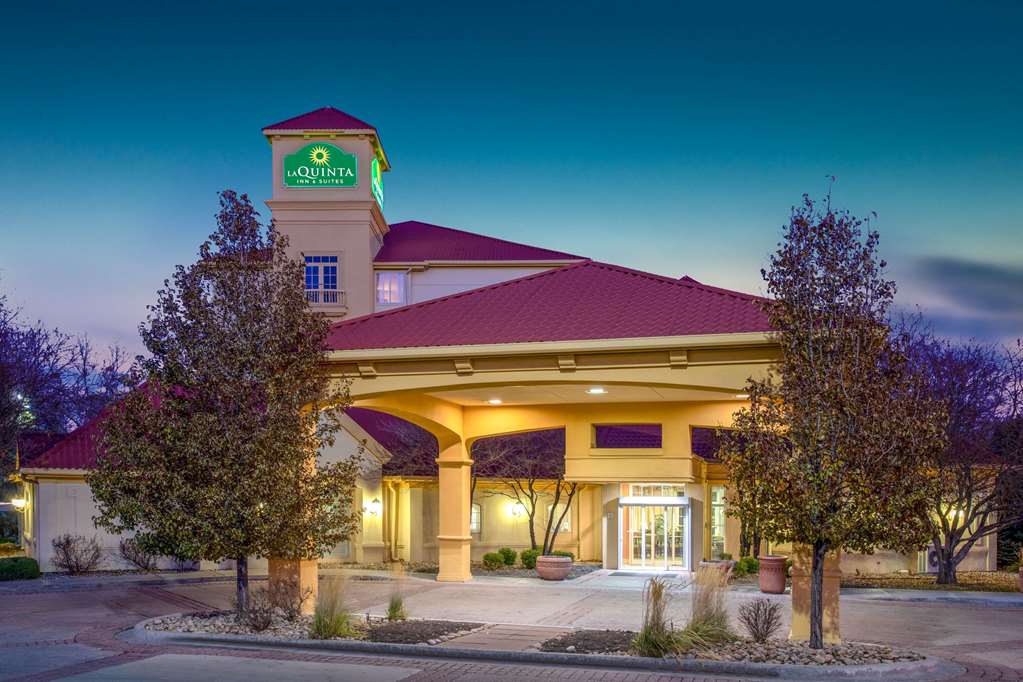 La Quinta Inn & Suites by Wyndham Denver Southwest Lakewood - photo 3