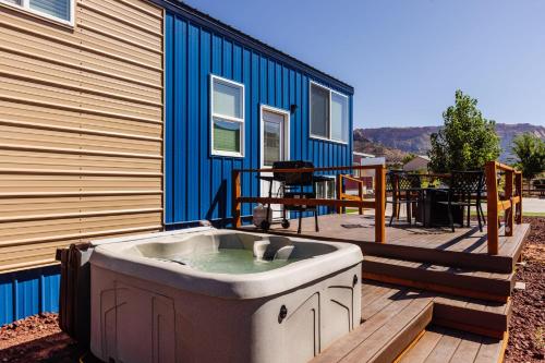 Dana Blue in Apple Valley, United States