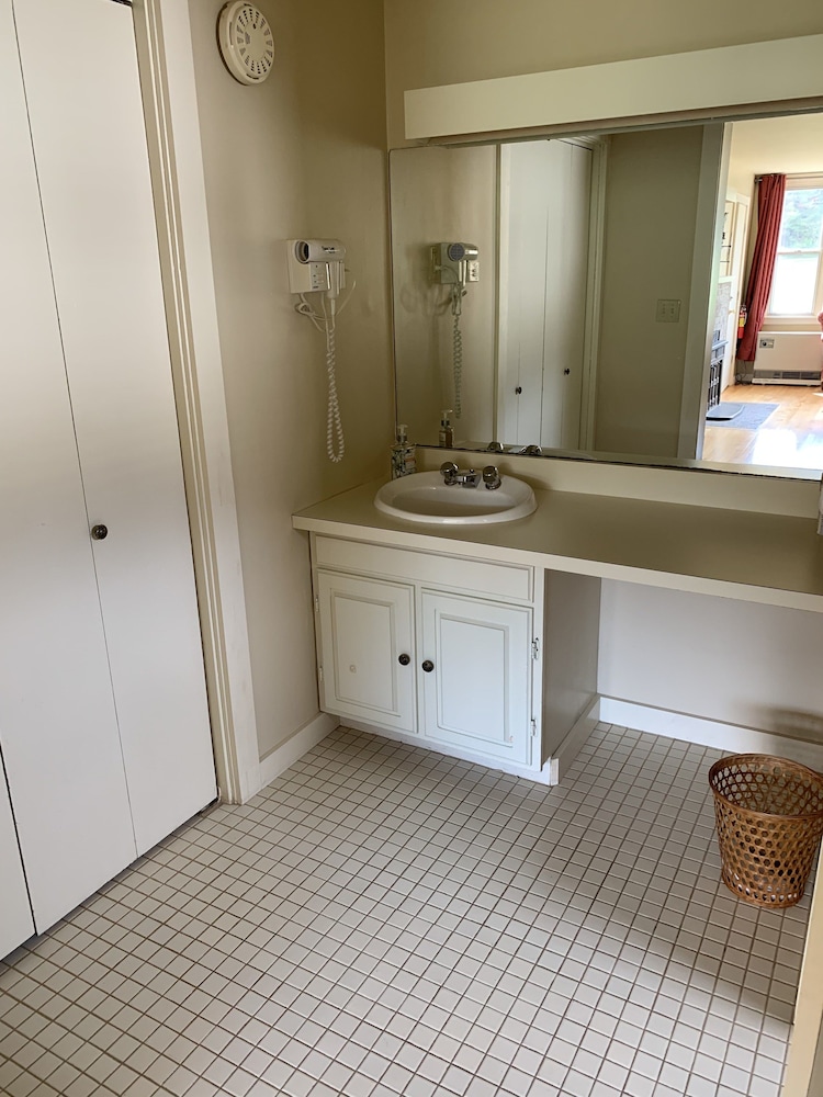 Lovett s Inn and Restaurant - photo 24