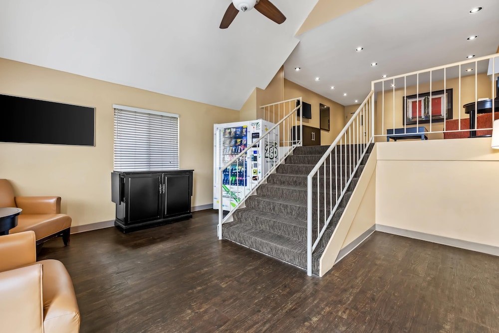 Suburban Studios Brentwood Nashville - photo 3