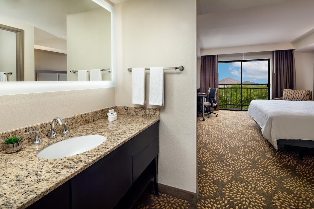 Holiday Inn & Suites Phoenix Airport North by IHG - photo 24