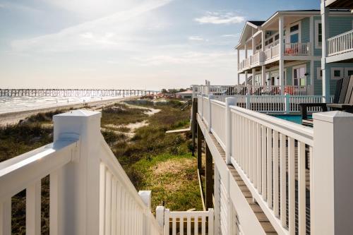Carolina Dreamin' by Oak Island Accommodations - photo 6