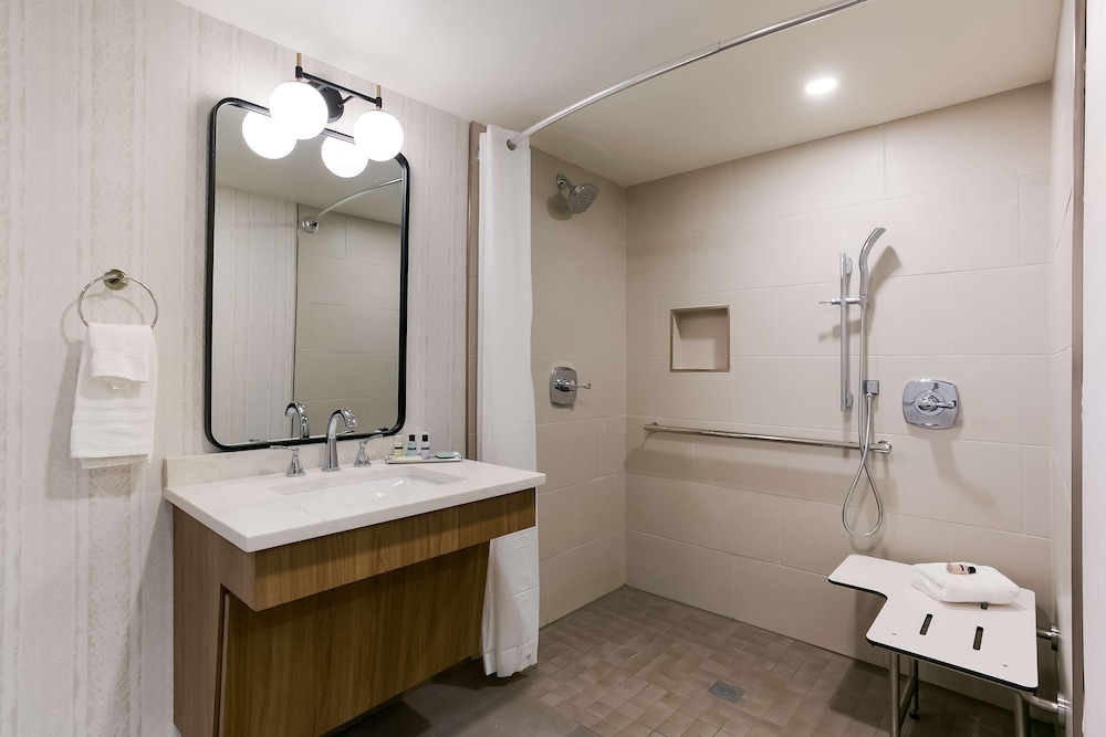 Best Western Premier The Central Hotel & Conference Center - photo 36