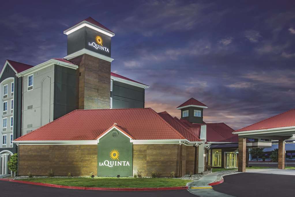 La Quinta Inn & Suites by Wyndham Las Vegas Summerlin Tech - featured photo