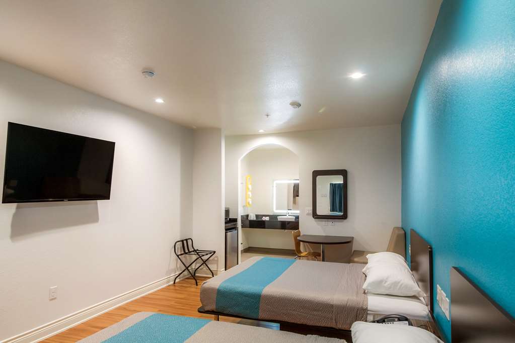 Motel 6 Houston TX North - photo 17