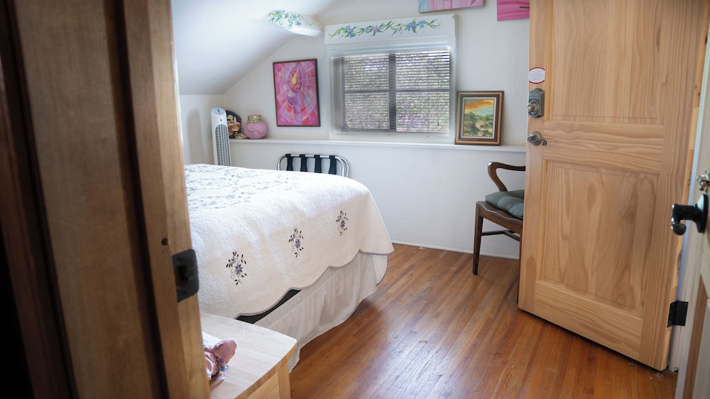 Red Horse Bed and Breakfast - photo 11