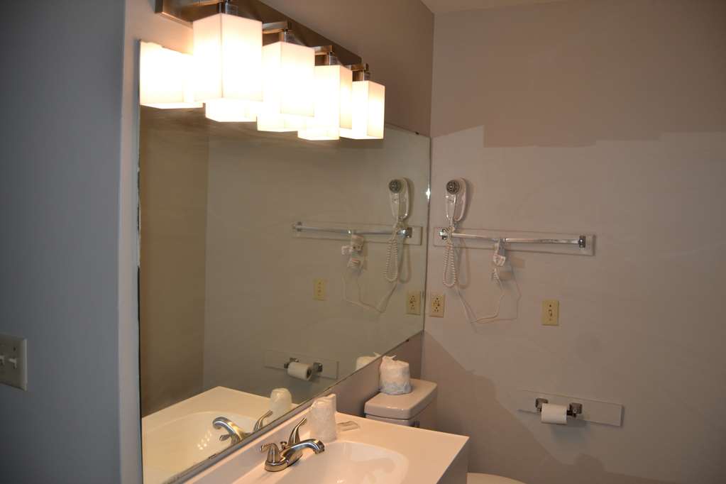 Days Inn and Suites by Wyndham Sikeston - photo 37