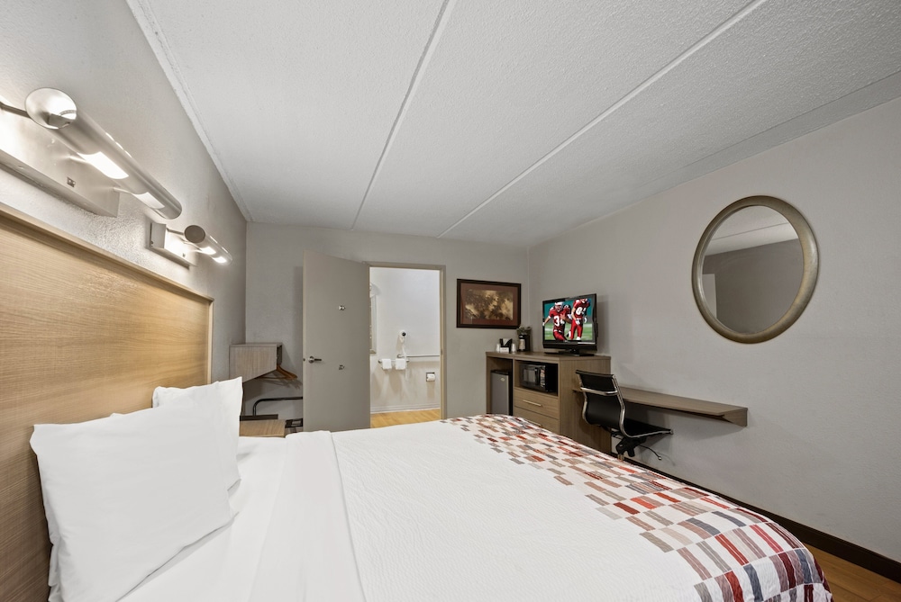 Red Roof Inn Greensboro Airport - photo 15