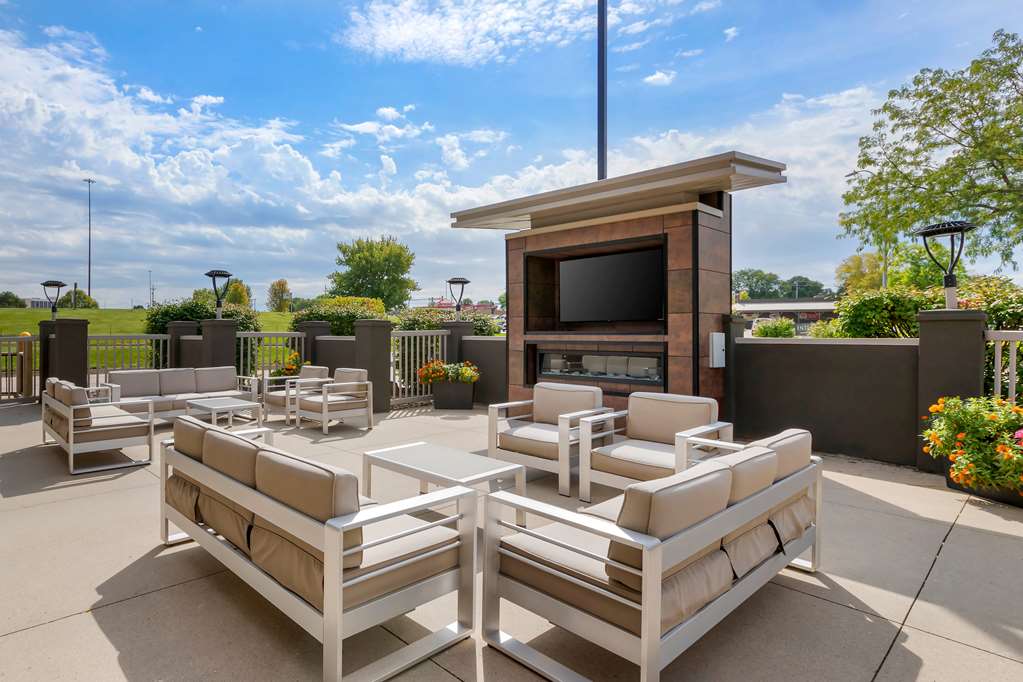 La Quinta Inn & Suites by Wyndham Des Moines West Clive - photo 87