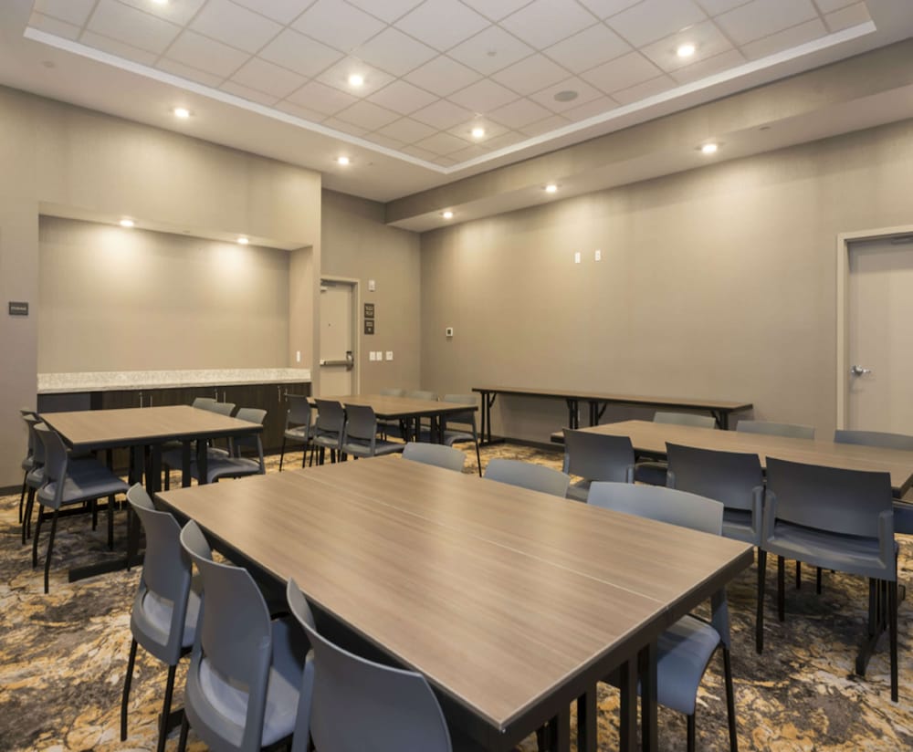 Hampton Inn & Suites Minneapolis University Area - photo 23