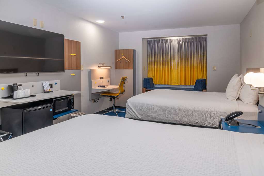 Microtel Inn & Suites by Wyndham Pigeon Forge - photo 9