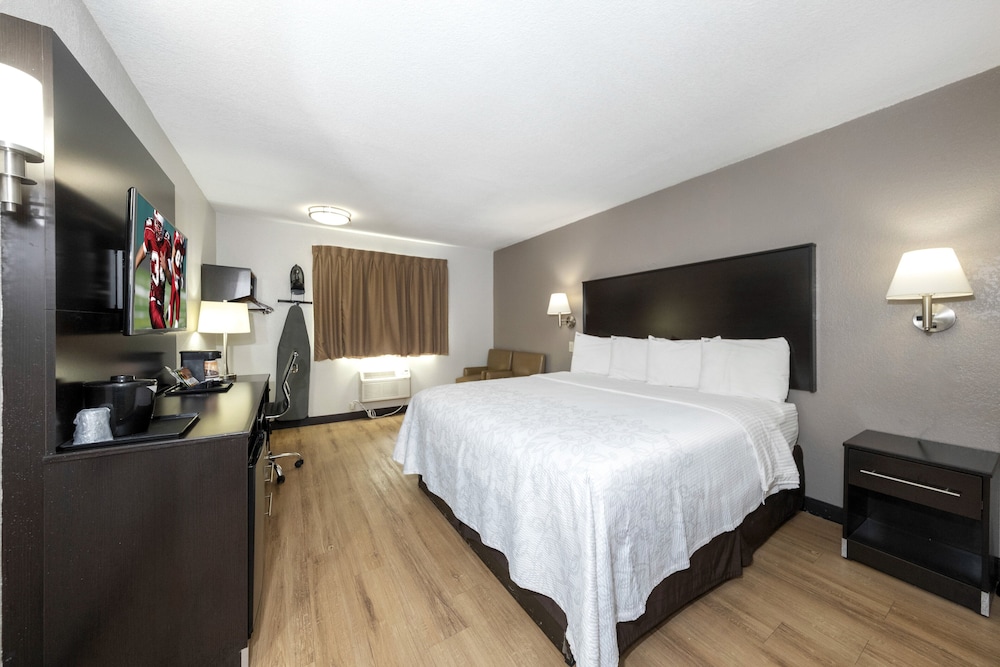 Red Roof Inn PLUS Huntsville - photo 25