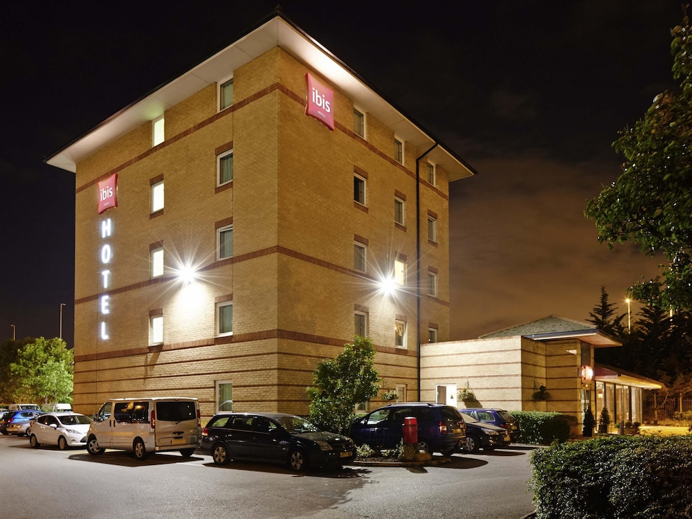 Ibis London Thurrock M25 — Grays