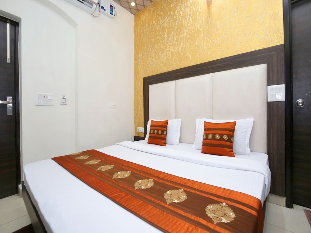 OYO 14157 RS Hotel & Restaurant