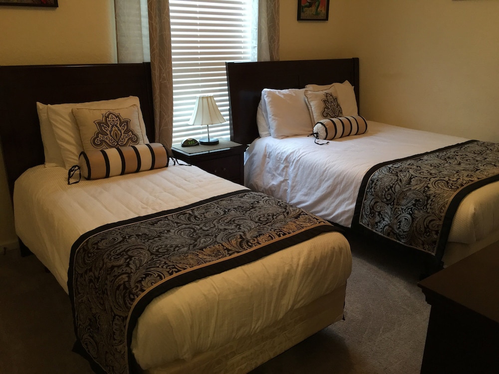 3BR Windsor Hills Townhome 7671 by OVRH VR - photo 2
