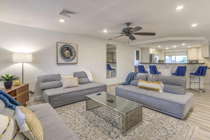 vegas saltwater a luxury pool villa with 5BR Spa wet deck on a half acre lot
