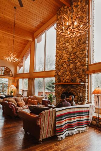 Ambleside Lodge Bed & Breakfast — 4-Star Luxury Hotel in Canmore, Canada