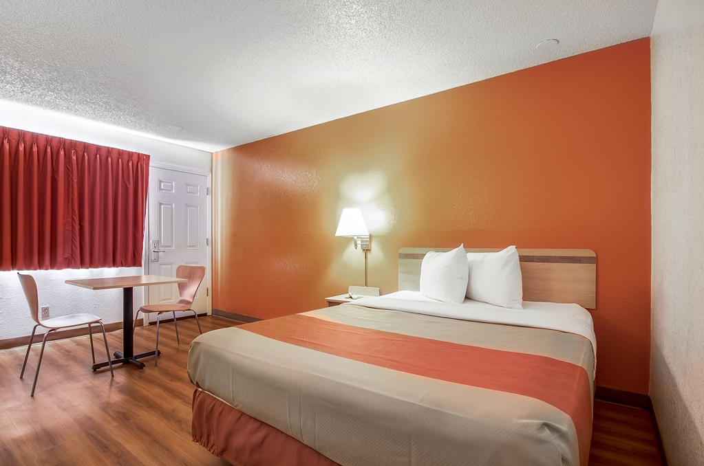 Motel 6 Colby KS - photo 5