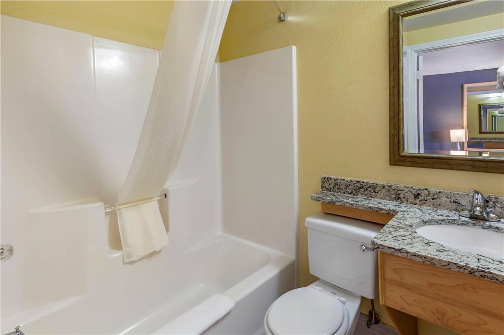 Econo Lodge Clovis - photo 28