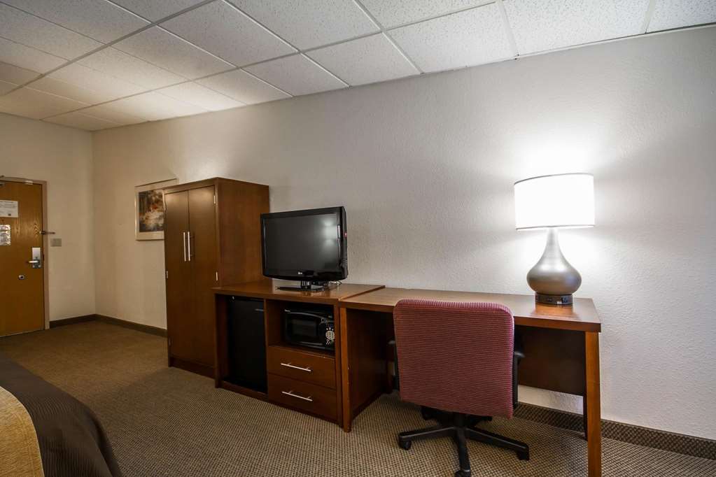 Comfort Inn & Suites Madison Airport - photo 12