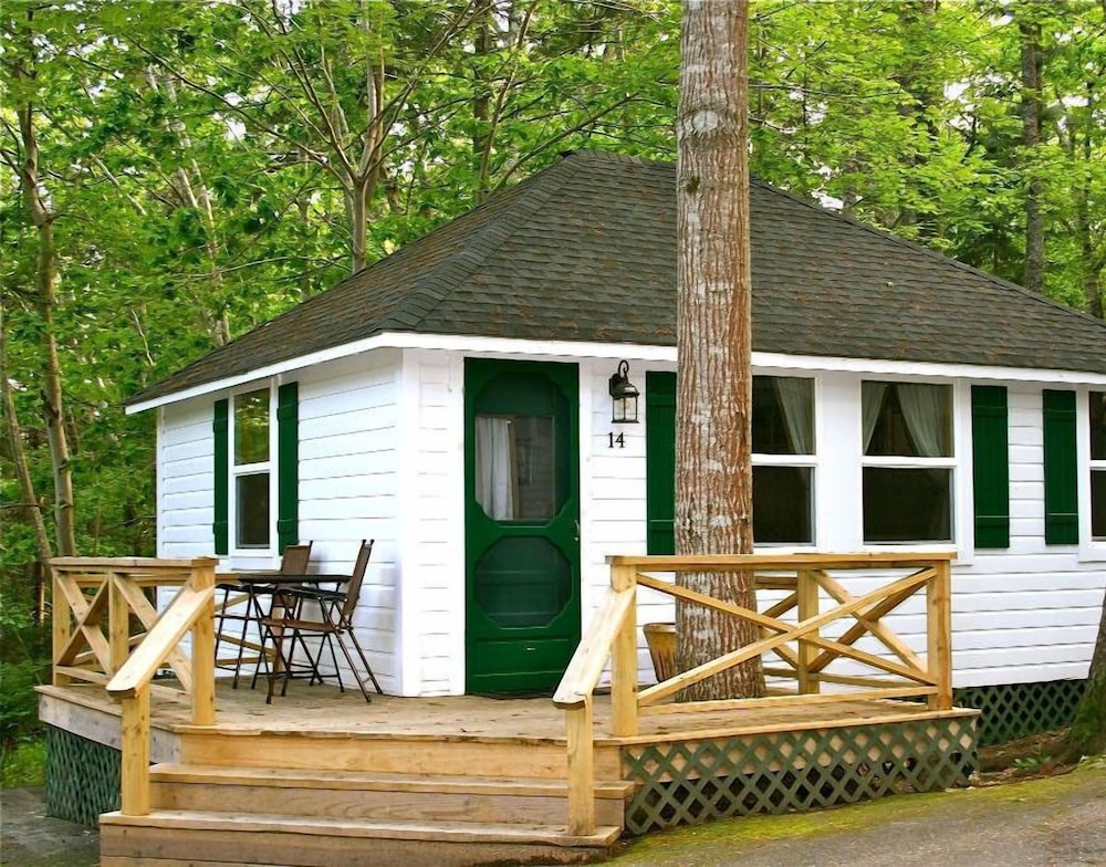 Hinckley's Dreamwood Cottages - photo 49