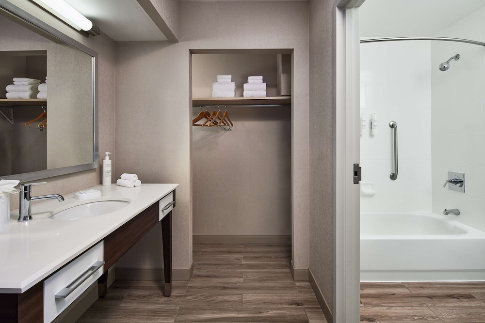 Hampton Inn Boston Logan Airport - photo 16