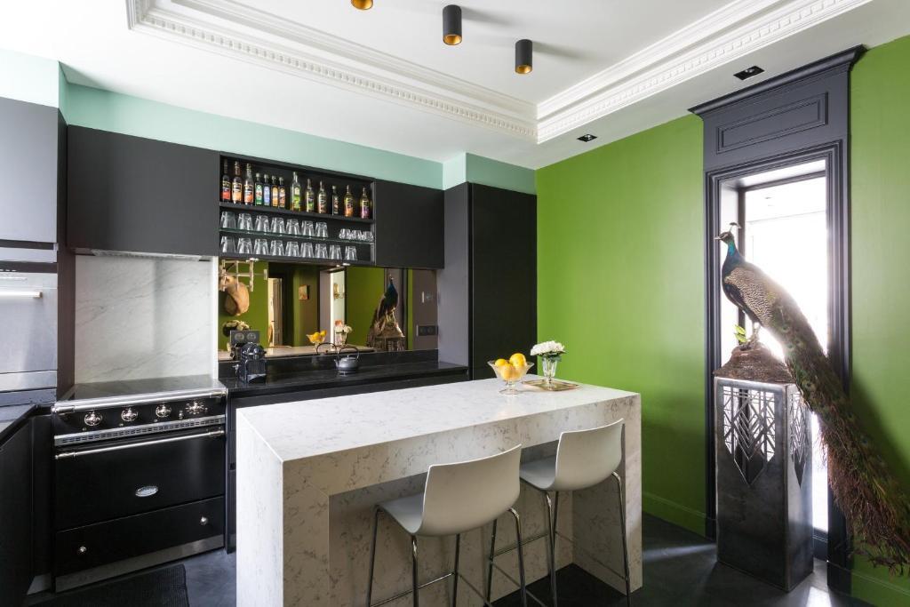 Chablis 27 Avenue de la Bourdonnais 75007 — 4-Star Luxury Hotel in Paris, France