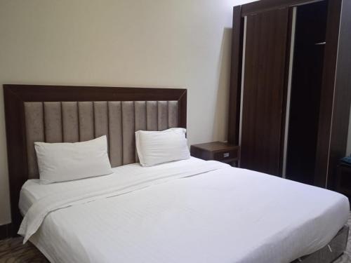 Quiet Rooms 7 - carbon neutral hotel in Riyadh