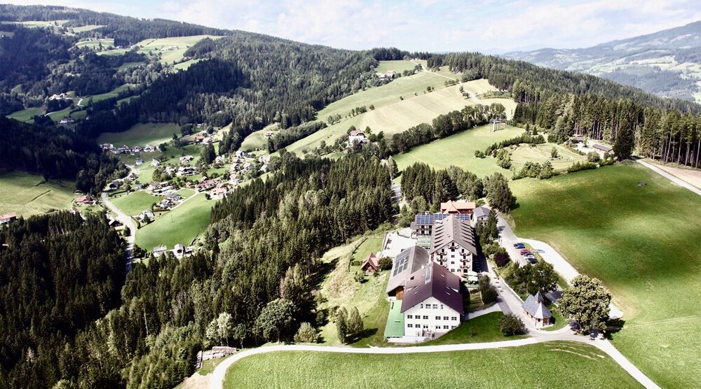 Hotel Moselebauer — 4-Star Luxury Hotel in Bad Sankt Leonhard Im Lavanttal, Austria